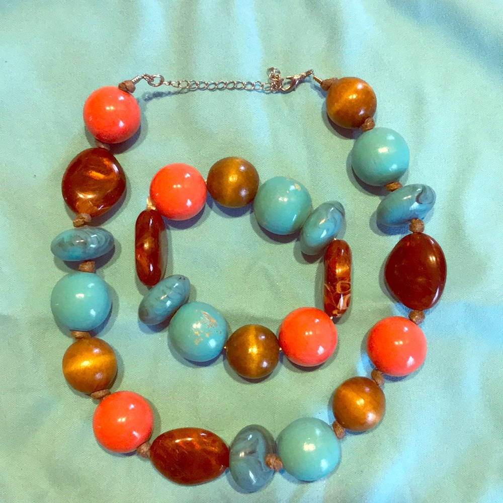 Necklace and bracelet set